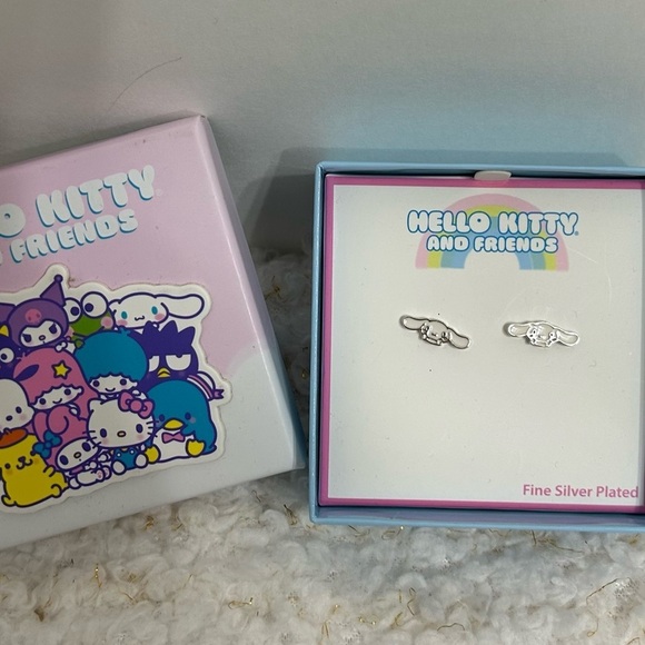 Hello Kitty and Friends cinnamonrolls stud earrings - Picture 4 of 7